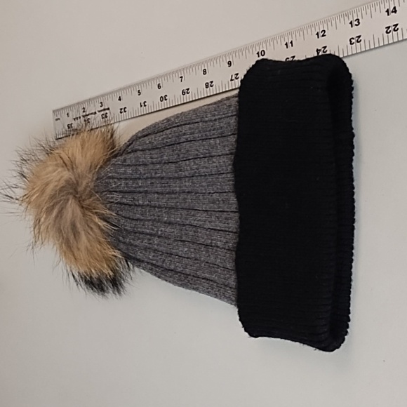 Black Gray Ribbed Knit Hat Stocking Cap Beanie Fur Pom Pom Stretchy Soft Warm - Picture 4 of 5